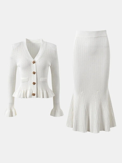 Add a touch of feminine elegance to your wardrobe with the Ruffle Neck Jumper. Designed with a stylish ruffle neckline and a comfortable fit, it’s perfect for everyday wear or dressing up for special occasions.